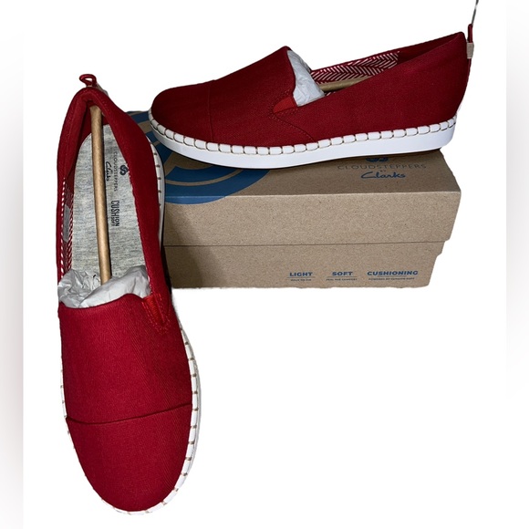 ⛅️ NWB Clark’s Cloudsteppers Red Slip Ons - Picture 5 of 7
